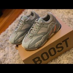 Yeezy Boost 700 Inertia sz 4.5